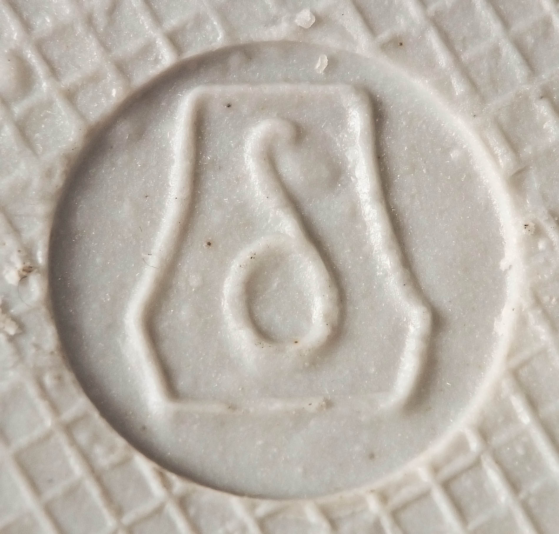 Kőbányai Porcelángyár delta préselt jelzés