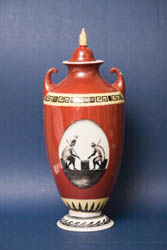 Kőbányai Porcelángyár fedeles váza