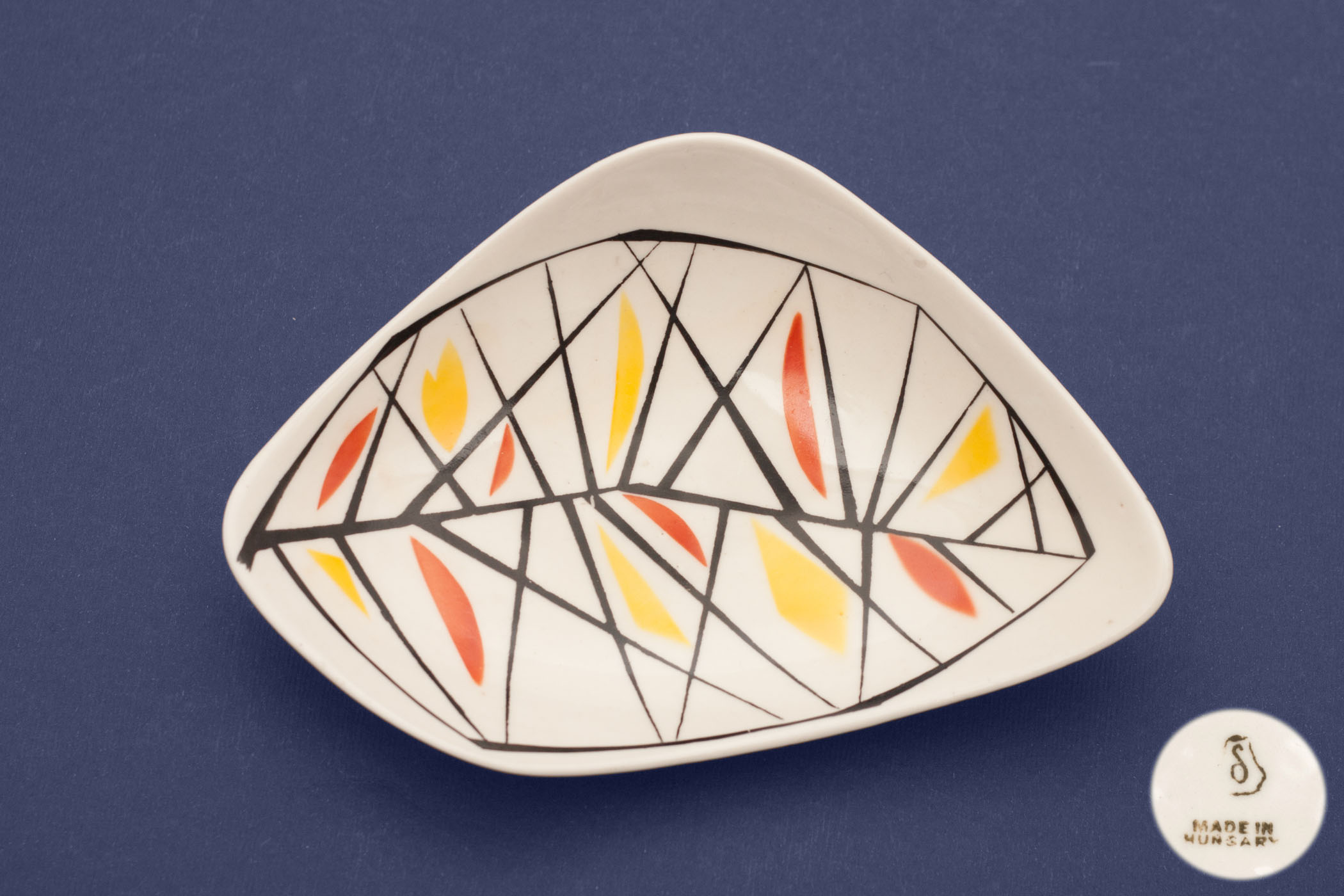 Kőbányai Porcelángyár levél tál