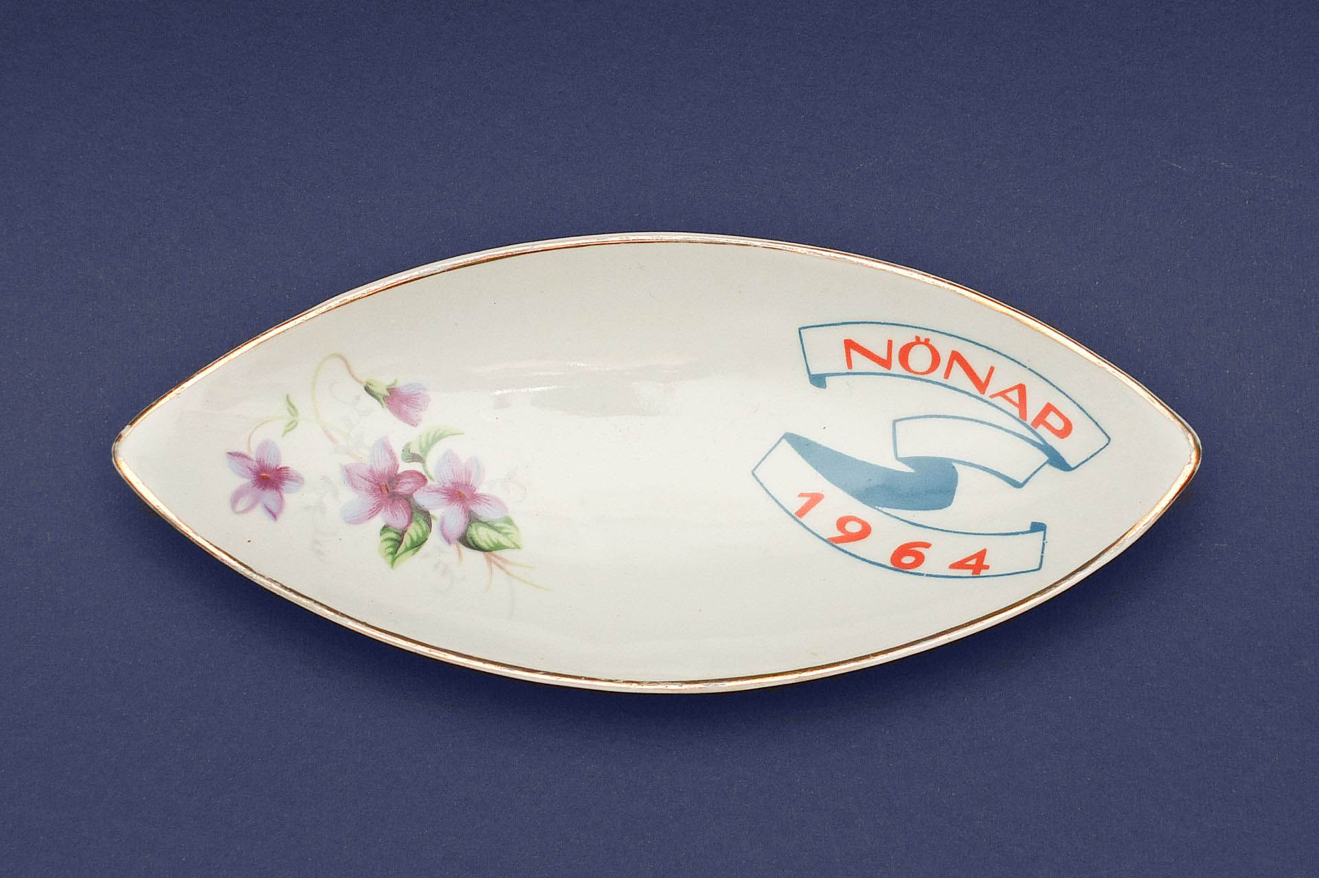 Kőbányai Porcelángyár nőnap 1964 tál